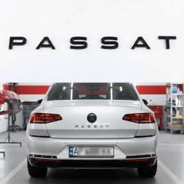 Емблема наклейка на кришку багажника NEW PASSAT Volkswagen ПАССАТ 25 x 2 см Чорний