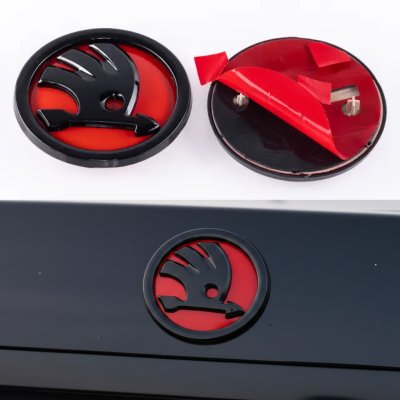 Емблема значок на капот, багажник Skoda Шкода 80мм чорно червоний 5JD853621A