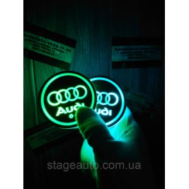 Подсветка подстаканника с логотипом автомобиля AUDI.