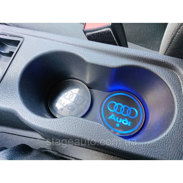 Подсветка подстаканника с логотипом автомобиля AUDI.