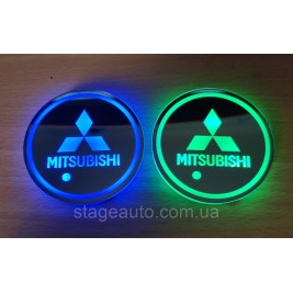 Подсветка подстаканника с логотипом автомобиля MITSUBISHI.