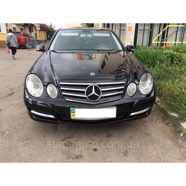 Решетка радиатора на Mercedes E-class W211 2006-2009 год AMG стиль ( Черная с хром вставками )