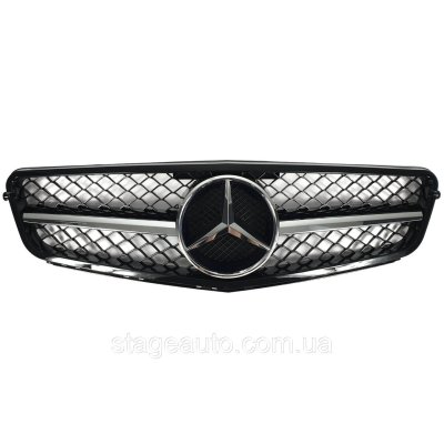 Решітка радіатора на Mercedes C-Class W204 2007-2014 рік AMG стиль (Чорний глянсовий з хром вставкою)