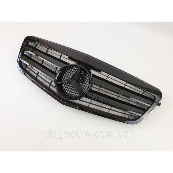 Решетка радиатора на Mercedes E-Class W212 2009-2013 год AMG стиль ( Черная глянцевая )