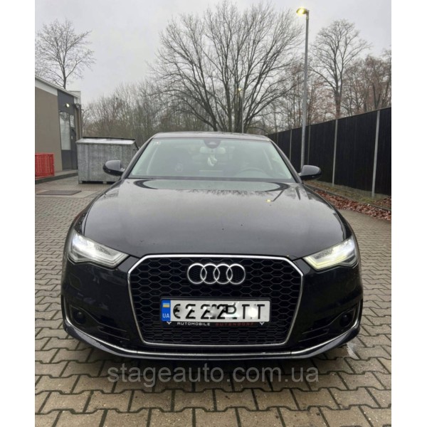 Решітка радіатора Audi A6 2014-2018 рік Чорна з хром рамкою (в стилі RS)