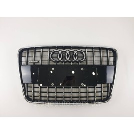 Решетка радиатора Audi Q7 2005-2015год Черная с хромом (в стиле S-Line)