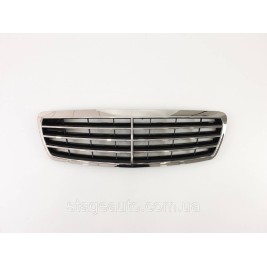 Решетка радиатора на Mercedes E-class W211 2002-2006 год ( Хром с черными вставками )