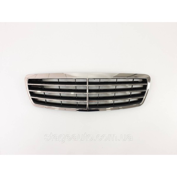 Решетка радиатора на Mercedes E-class W211 2002-2006 год ( Хром с черными вставками )