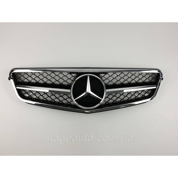 Решетка радиатора на Mercedes C-Class W204 2007-2014 год AMG стиль ( Хром с черной вставкой )