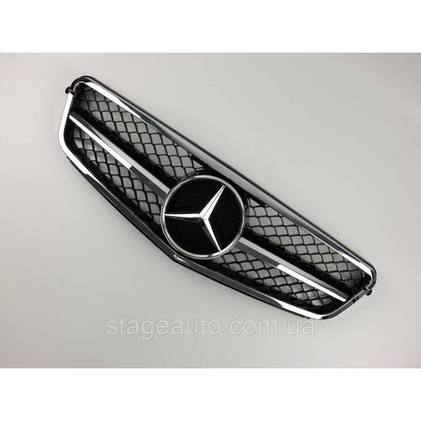 Решетка радиатора на Mercedes C-Class W204 2007-2014 год AMG стиль ( Хром с черной вставкой )