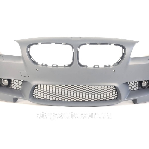 Передний бампер на BMW 5 Series F10 / F11 / F18 2010-2017 год ( в стиле M5 с решетками под туманки )