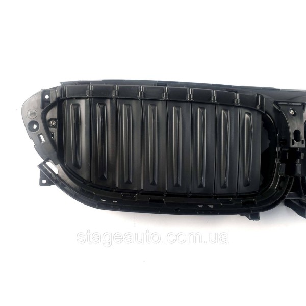 Воздушная заслонка верхняя ( жалюзи ) на BMW 5 Series G30 / G31 2017-2020 года