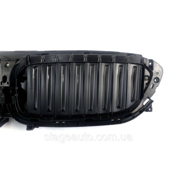 Воздушная заслонка верхняя ( жалюзи ) на BMW 5 Series G30 / G31 2017-2020 года