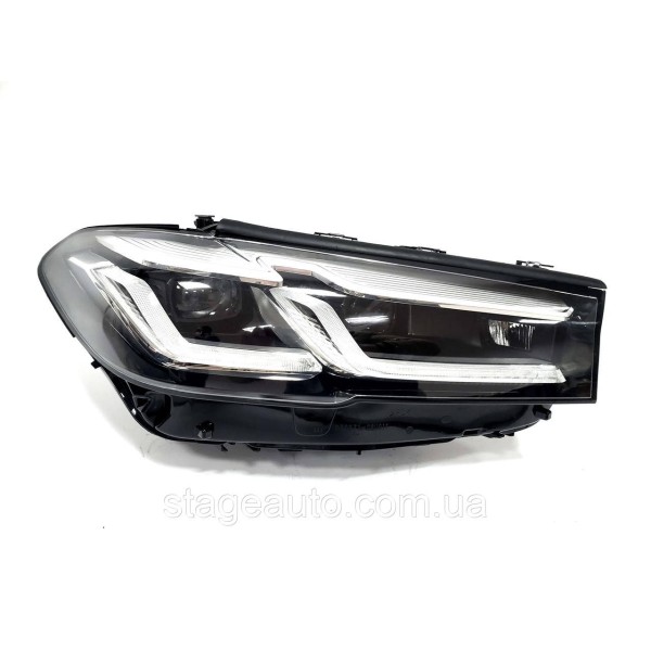 Передние фары на BMW 5 Series G30 2020-2022 года ( Full Led ) Европа
