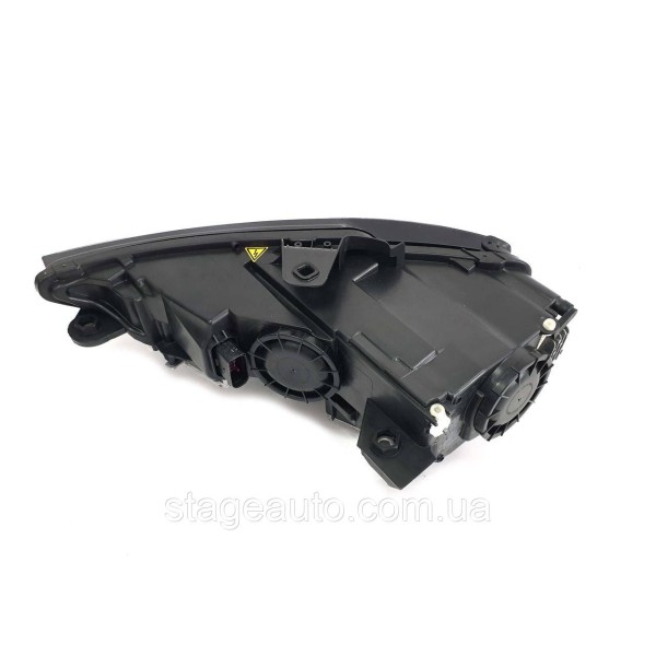 Передние фары Bi-Xenon на Audi A3 8V 2012-2016 года ( Европа )