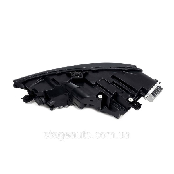 Передние фары LED на Audi A4 B9 2016-2019 года