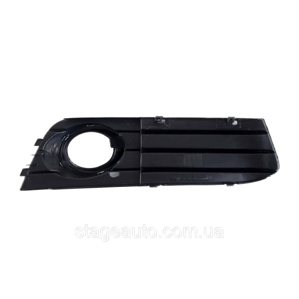 Решетки переднего бампера на Audi A4 B8 2007-2011 год Черные с хром вставкой