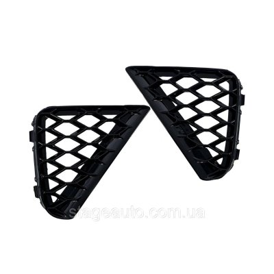 Заглушки переднього бампера на Audi A4 B8 2007-2016 року ( RS бампер)