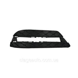 RH решетка переднего бампера на Mercedes C-Class W204 2011-2014 года