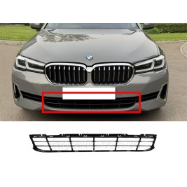 Решітка в бампер ( середня ) на BMW 5 Series G30 / G31 2020-2023 року