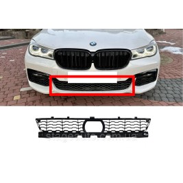 Решітка в бампер ( середня ) на BMW 7 Series G11 / G12 2015-2019 року ( M-Paket ) під дистронік